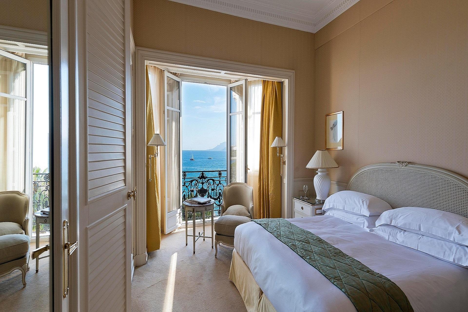 Carlton-Cannes-French-Riviera-cote-dazur-Croisette-chambre