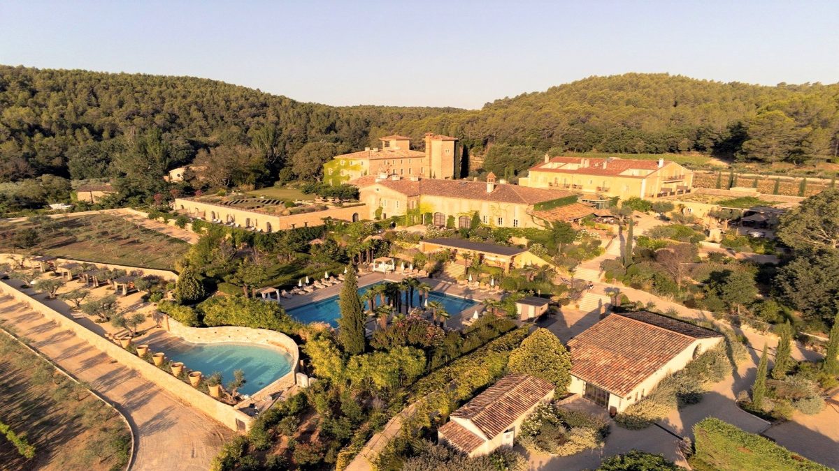 Chateau-de-berne-provence-vignoble-var-domaine-vue-aerienne-seminaires-de-caractere