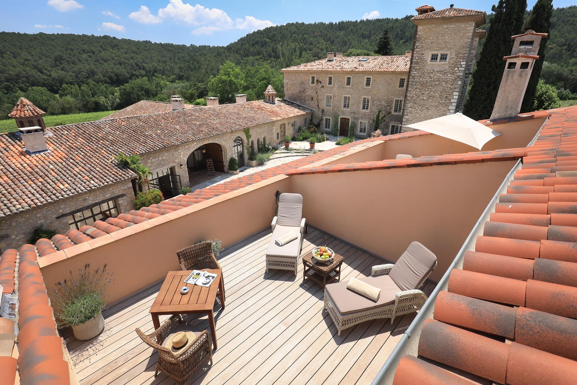 Chateau-de-berne-provence-vignoble-var-domaine-vue-junior-suite-seminaires-de-caractere