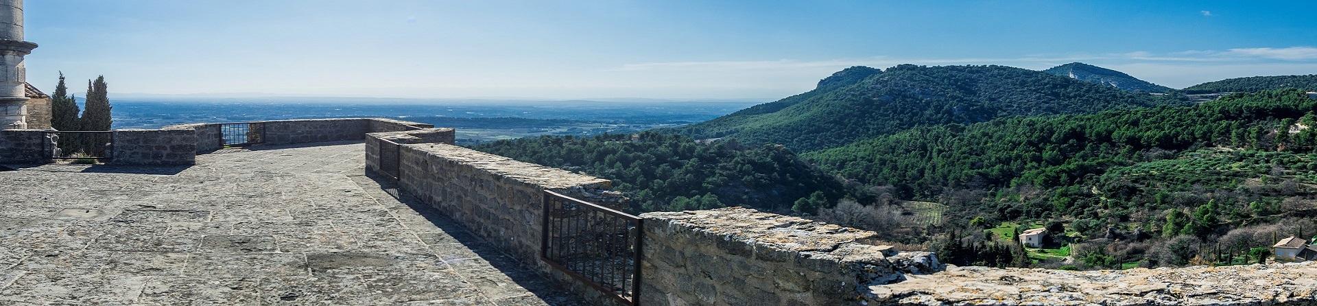 Chateau-du-barroux-distillerie-mont-ventoux-vaucluse-provence-seminaires-de-caractere