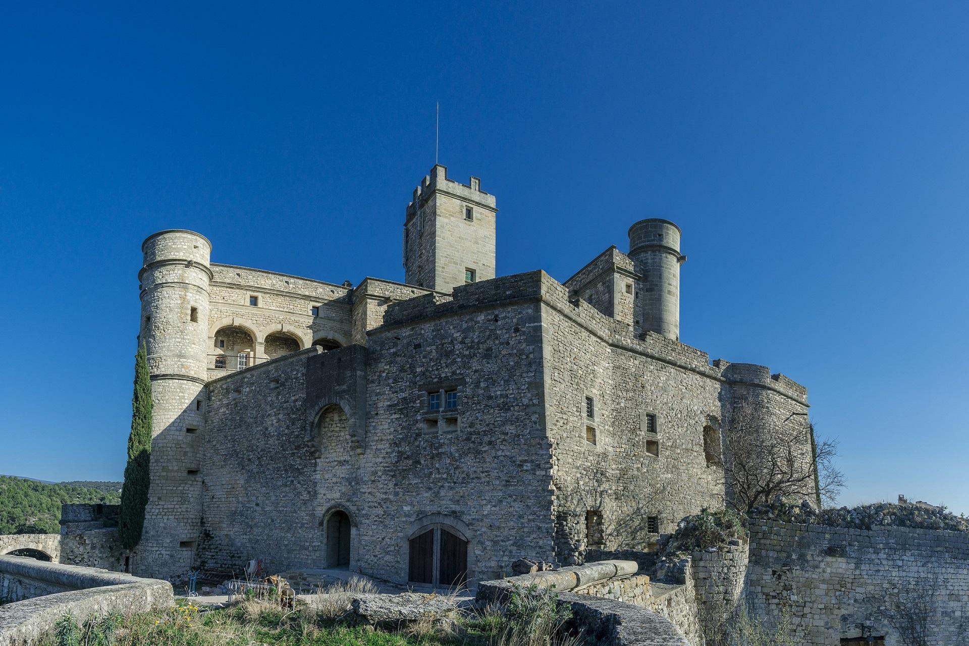 Chateau-du-barroux-distillerie-mont-ventoux-vaucluse-provence-seminaires-de-caractere 2