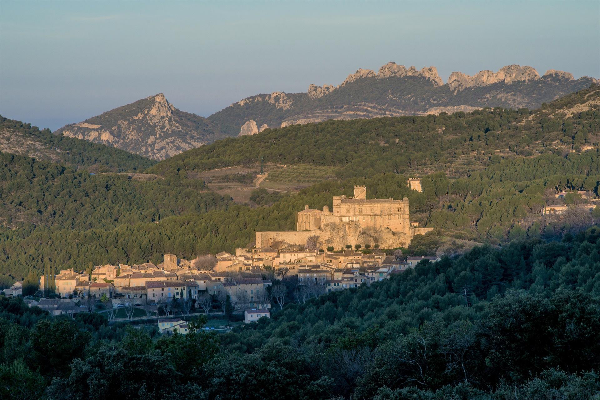 Chateau-du-barroux-distillerie-mont-ventoux-vaucluse-provence-vallee-seminaires-de-caractere