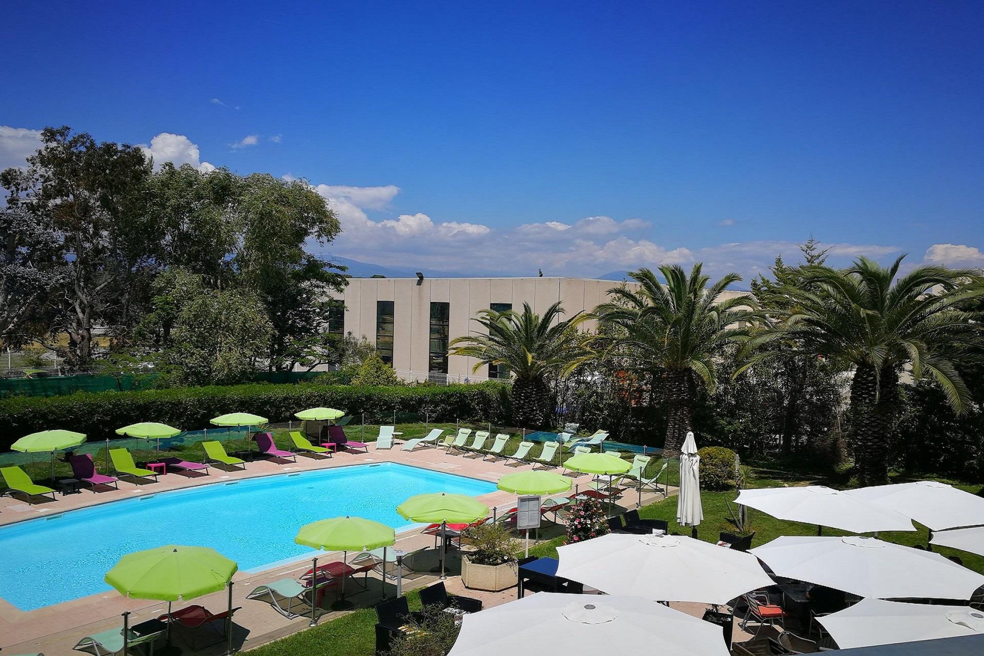 Hotel-Mercure-Cannes-Mandelieu-riviera-cote-azur-piscine-seminaires-de-caractere