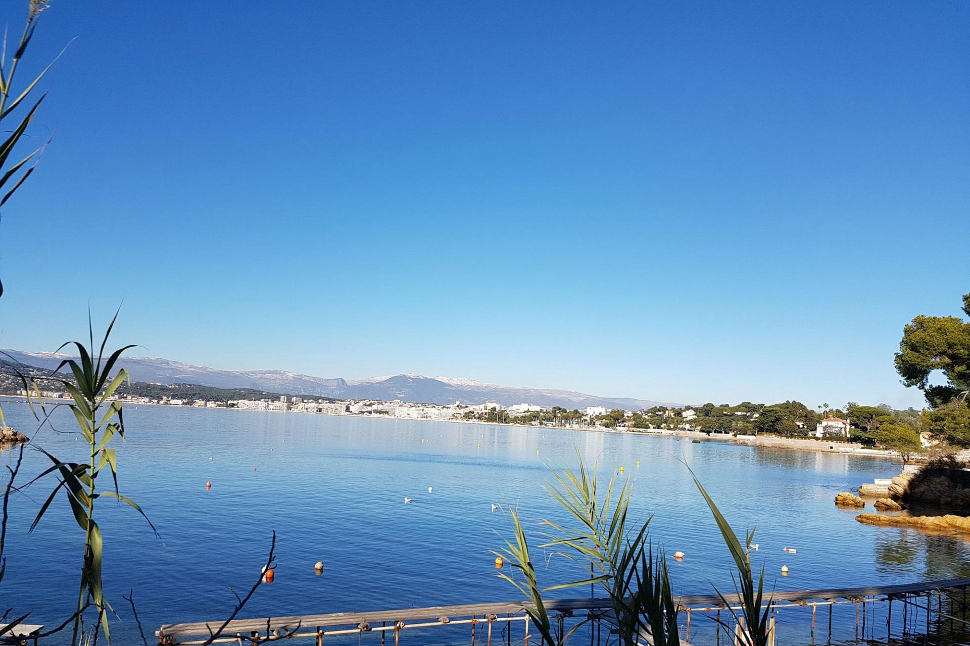 LE-GRAND-PAVOIS-ANTIBES-JUAN-LES-PINS-COTE -AZUR-BLEUE