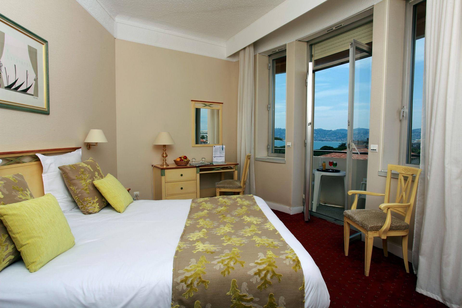 LE-GRAND-PAVOIS-ANTIBES-JUAN-LES-PINS-COTE -AZUR-CHAMBRE