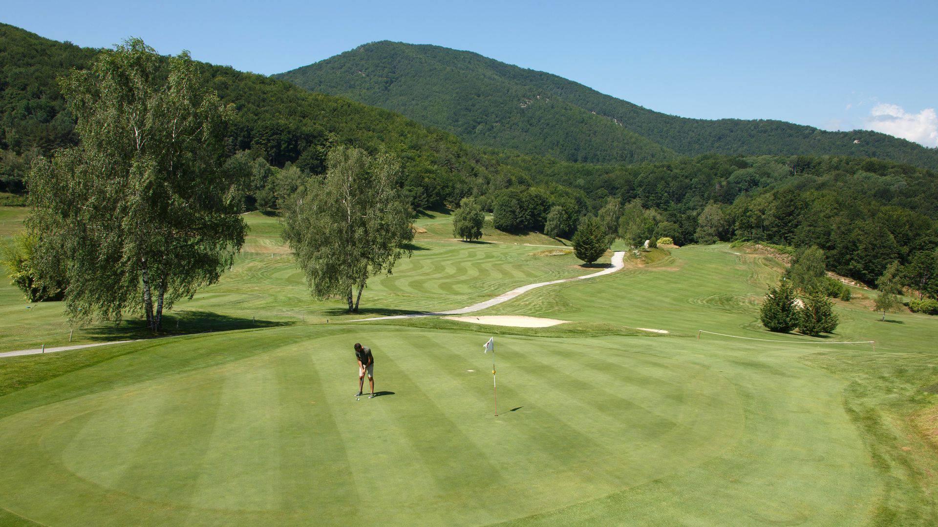 Le-Domaine-de-Falgos-Golf-Spa-occitanie-golf-seminaires-de-caractere