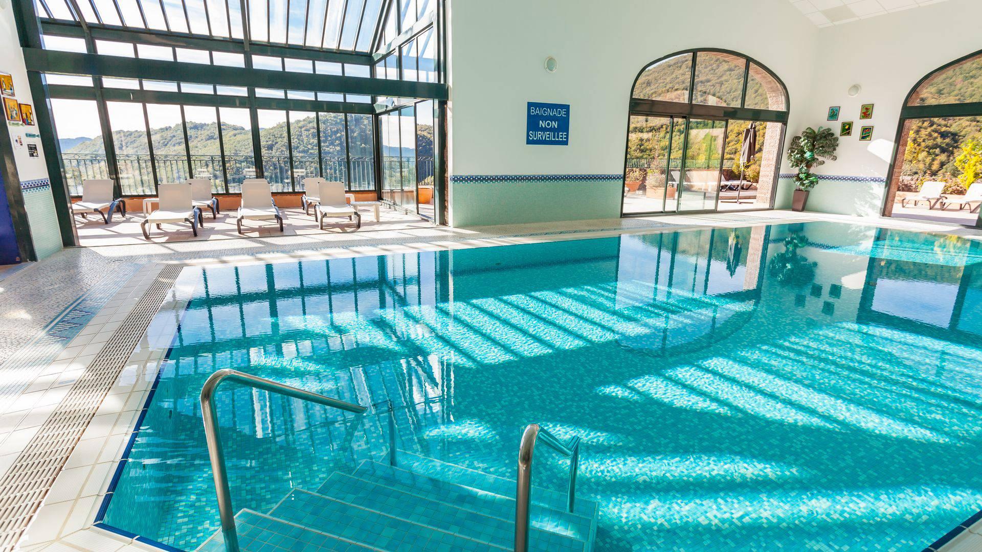 Le-Domaine-de-Falgos-Golf-Spa-occitanie-piscine-seminaires-de-caractere