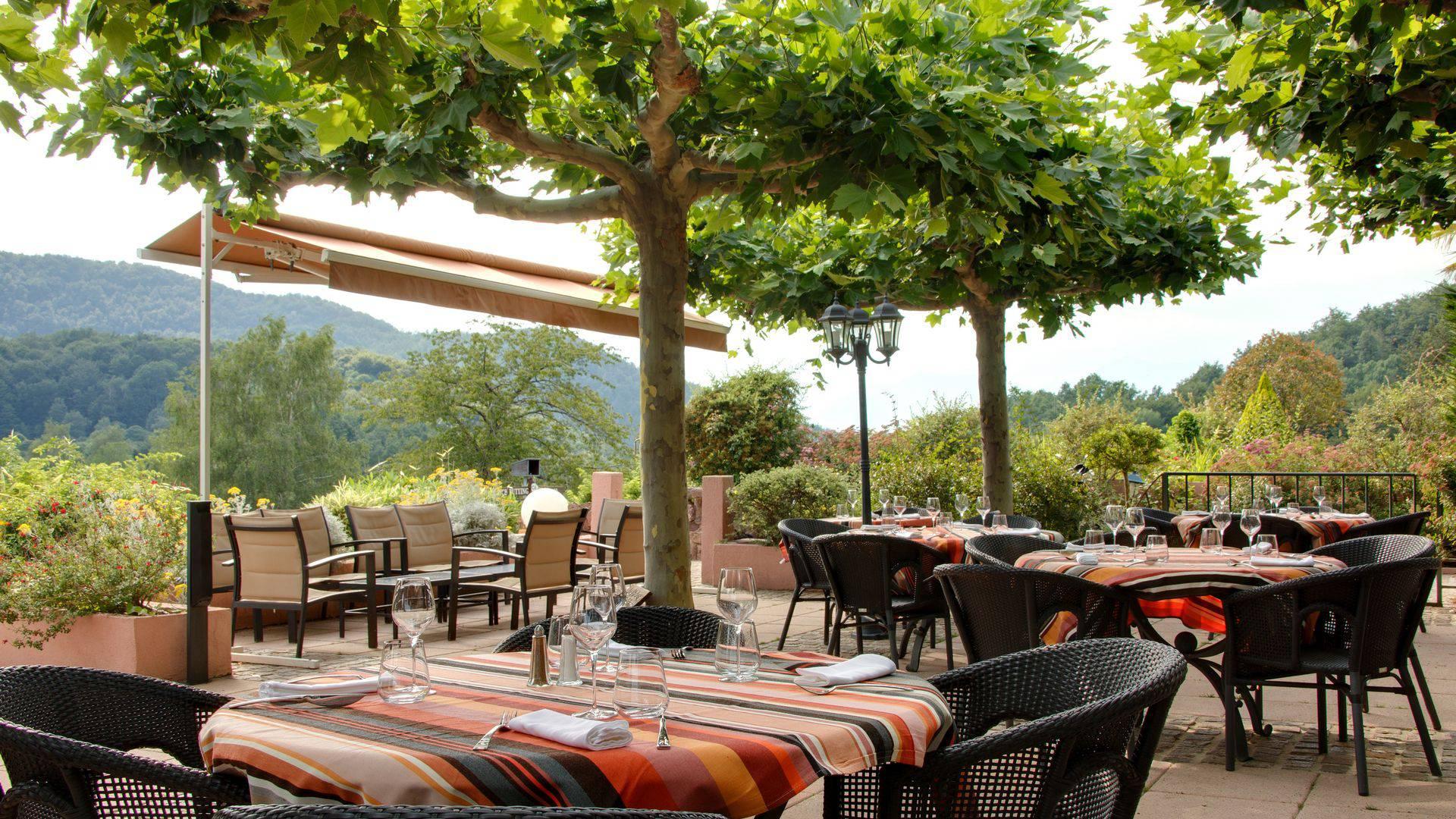 Le-Domaine-de-Falgos-Golf-Spa-occitanie-terrasse-seminaires-de-caractere