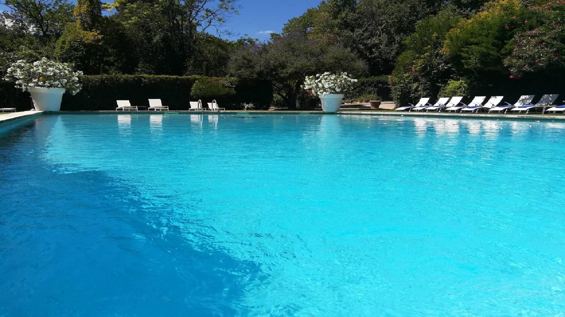 chateau-arpaillargues-uzes-gard-provence-piscine-seminaires-de-caractere