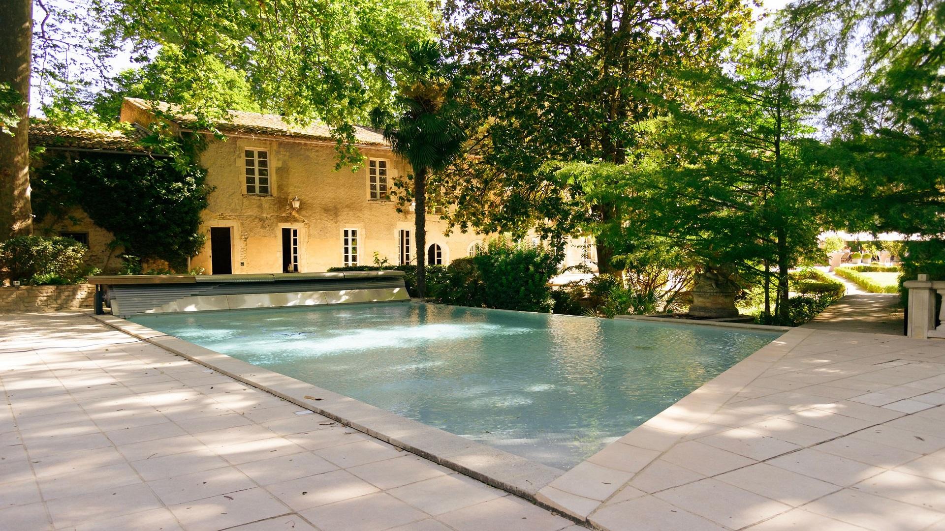 chateau-des-barrenques-orange-avignon-sud-france-vaucluse-provence-piscine-seminaires-de-caractere