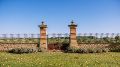 chateau-la-beaumetane-lancon-de-provence-13-aix-marseille-grille-2