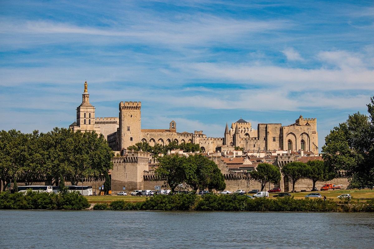 cloitre-saint-louis-avignon-provence-sud-france-palais-seminaires-de-caractere