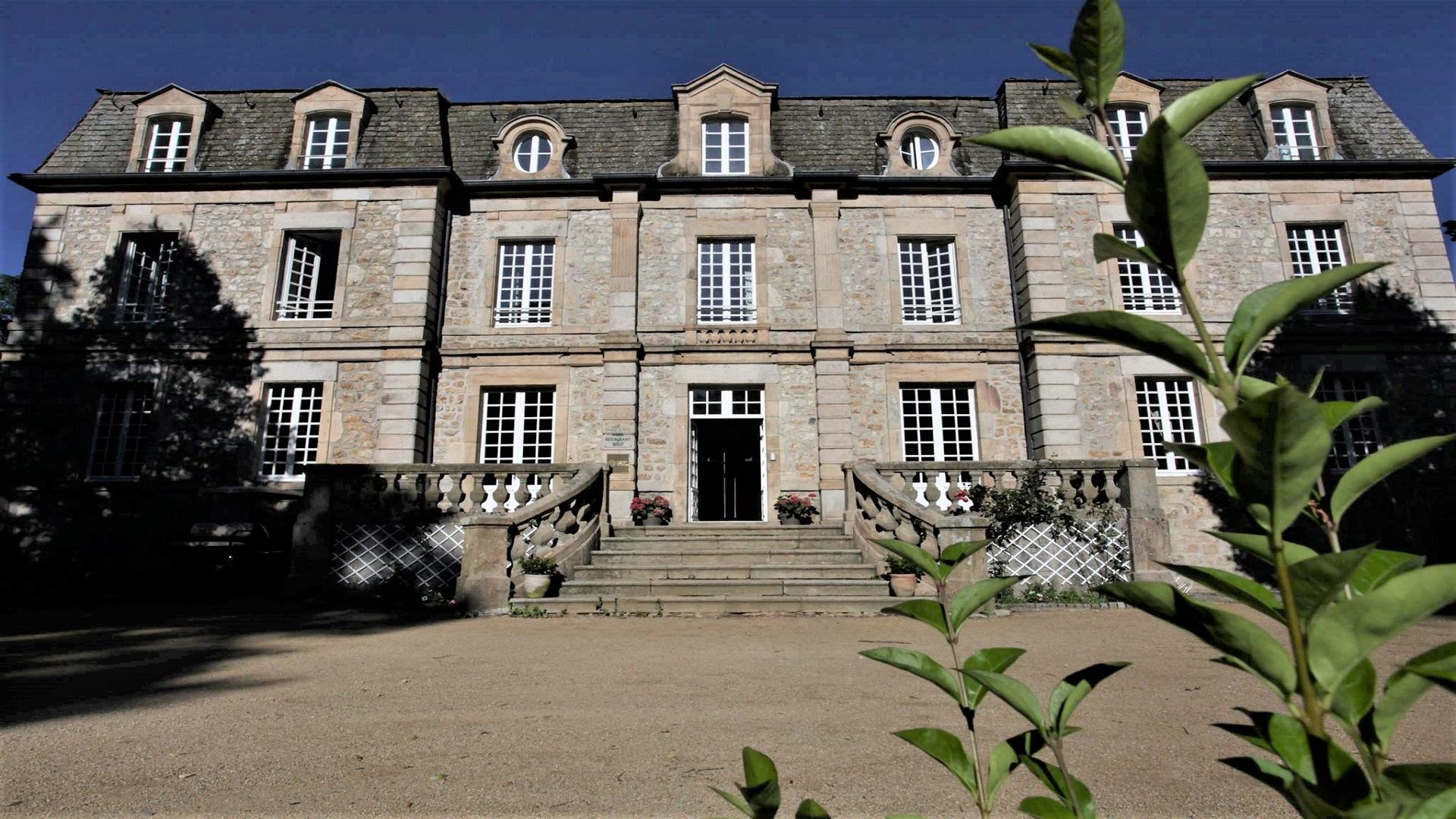 domaine-de-barres-lagnon-lozere-facade-seminaires-de-caractere