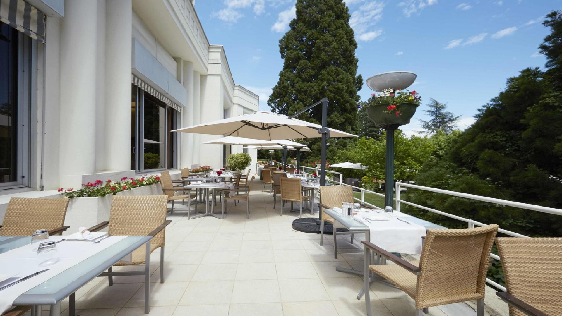 domaine-de-divonne-rhone-alpes-geneve-lyon-terrasse-seminaire-de-caractere