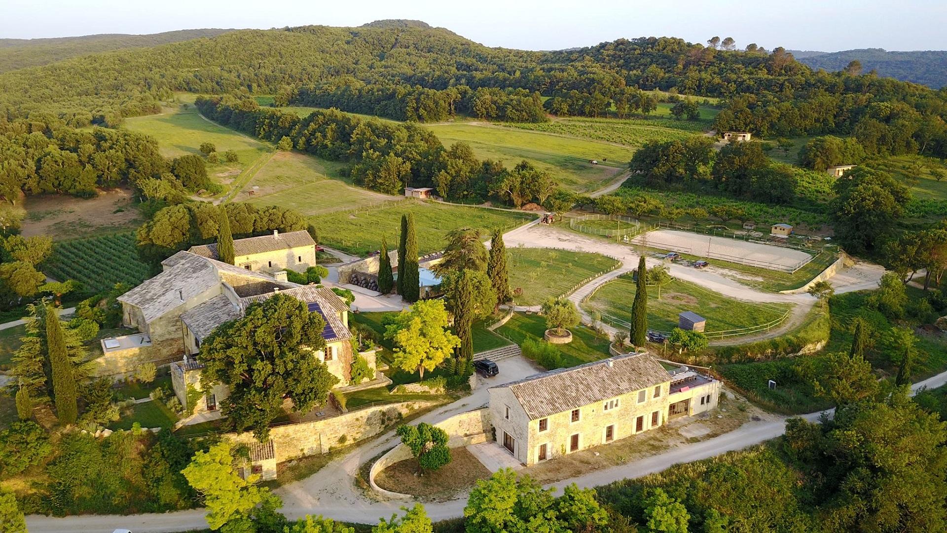 domaine-de-gressac-gard-occitanie-provence-verfeuil-vue-aerienne
