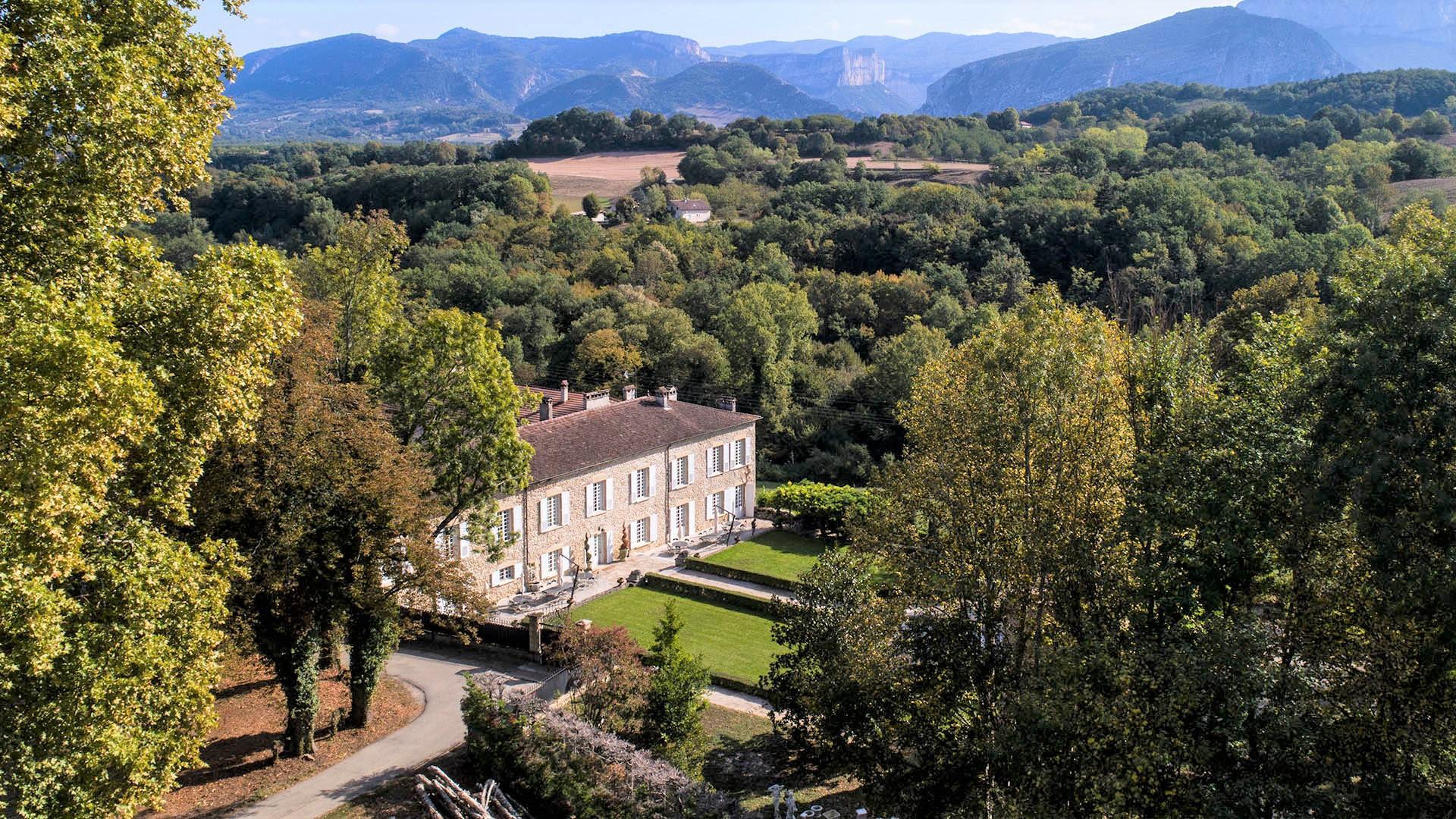 domaine-de-la-chartrogniere-lyon-isere-drone-seminaires-de caractere