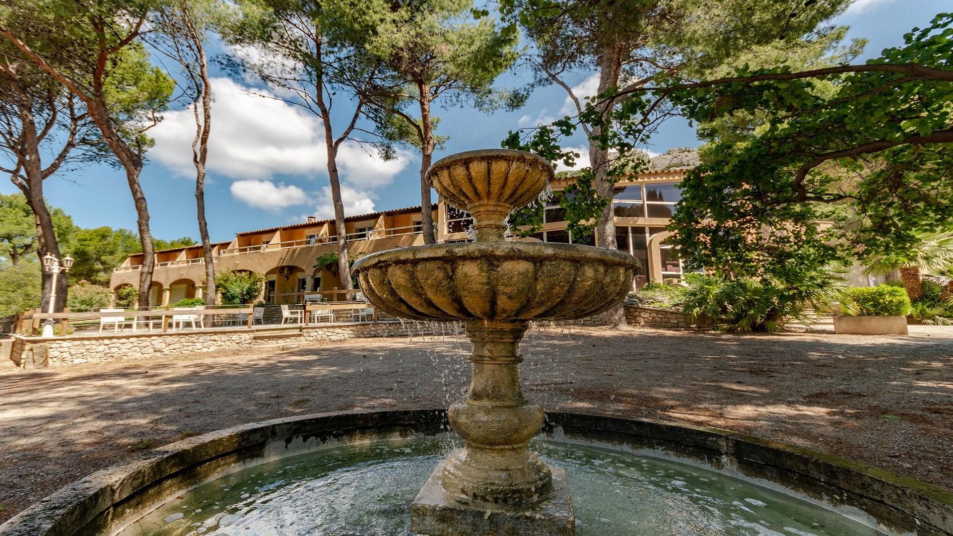 domaine-de-roquerousse-salon-de-provence-alpilles-luberon-fontaine-seminaires-de-caractere