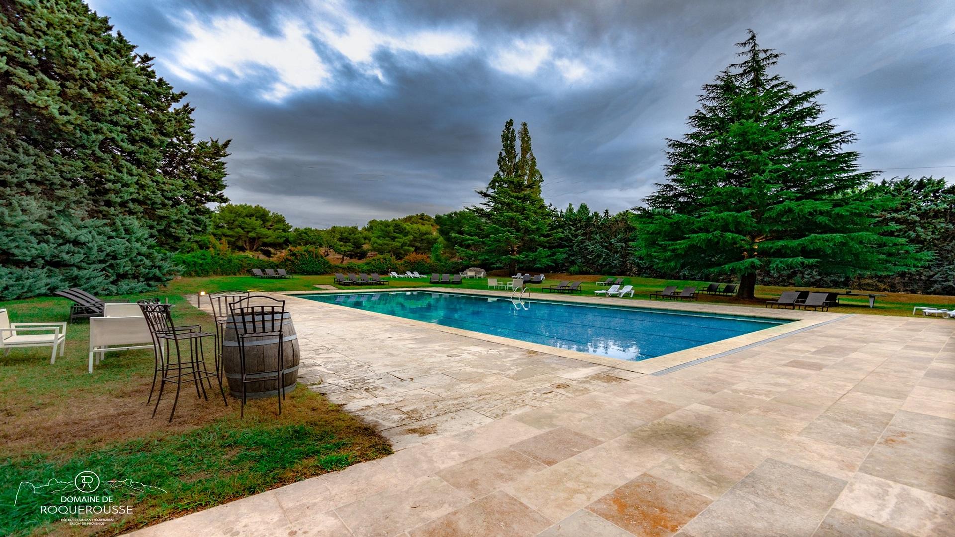 domaine-de-roquerousse-salon-de-provence-alpilles-luberon-piscine-seminaires-de-caractere