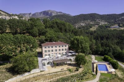 domaine-la-plume-nice-cannes-prealpes-sud-france-drone-seminaires-de-caractere