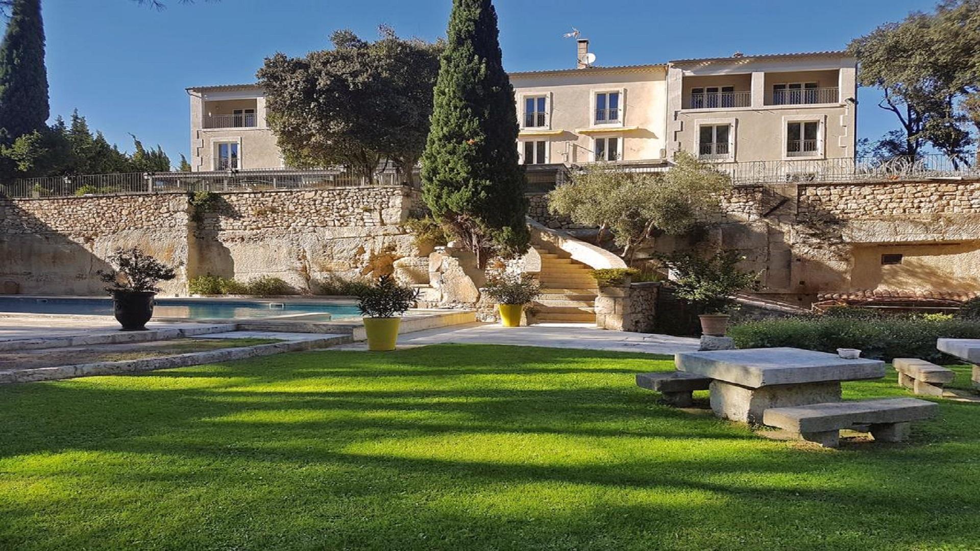 hotel-belesso-baux-de-provence-fontvieille-nature-seminaires-de-caractere