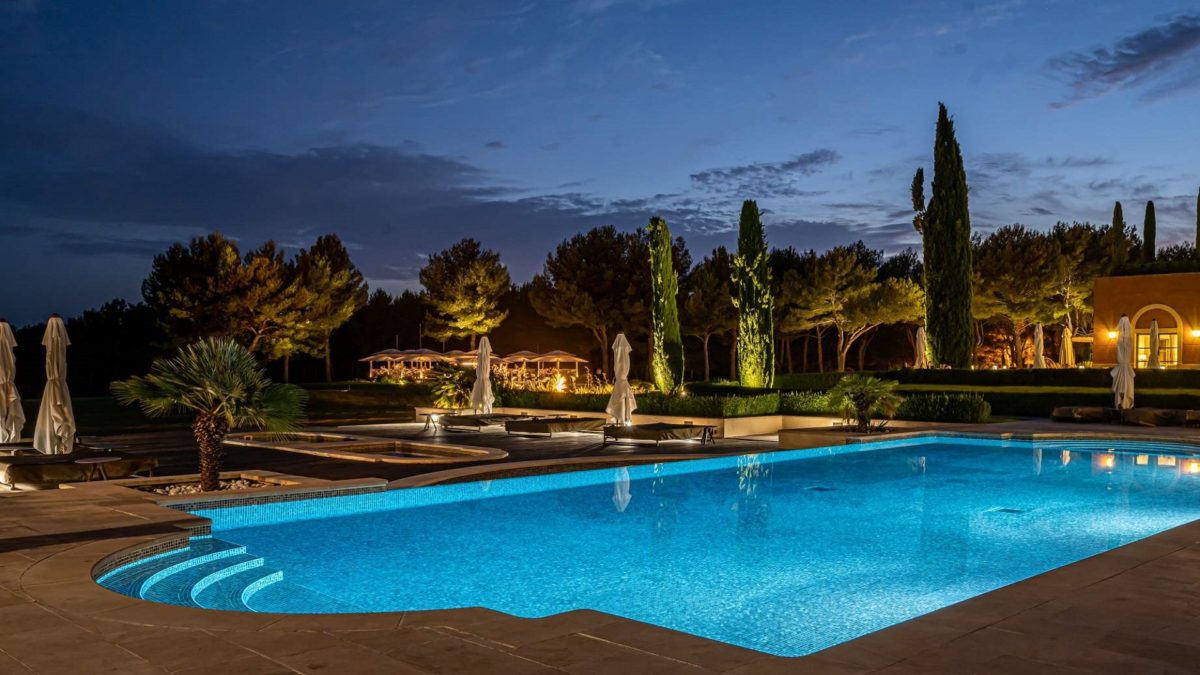 hotel-et-spa-du-castellet-provence-var-by-night