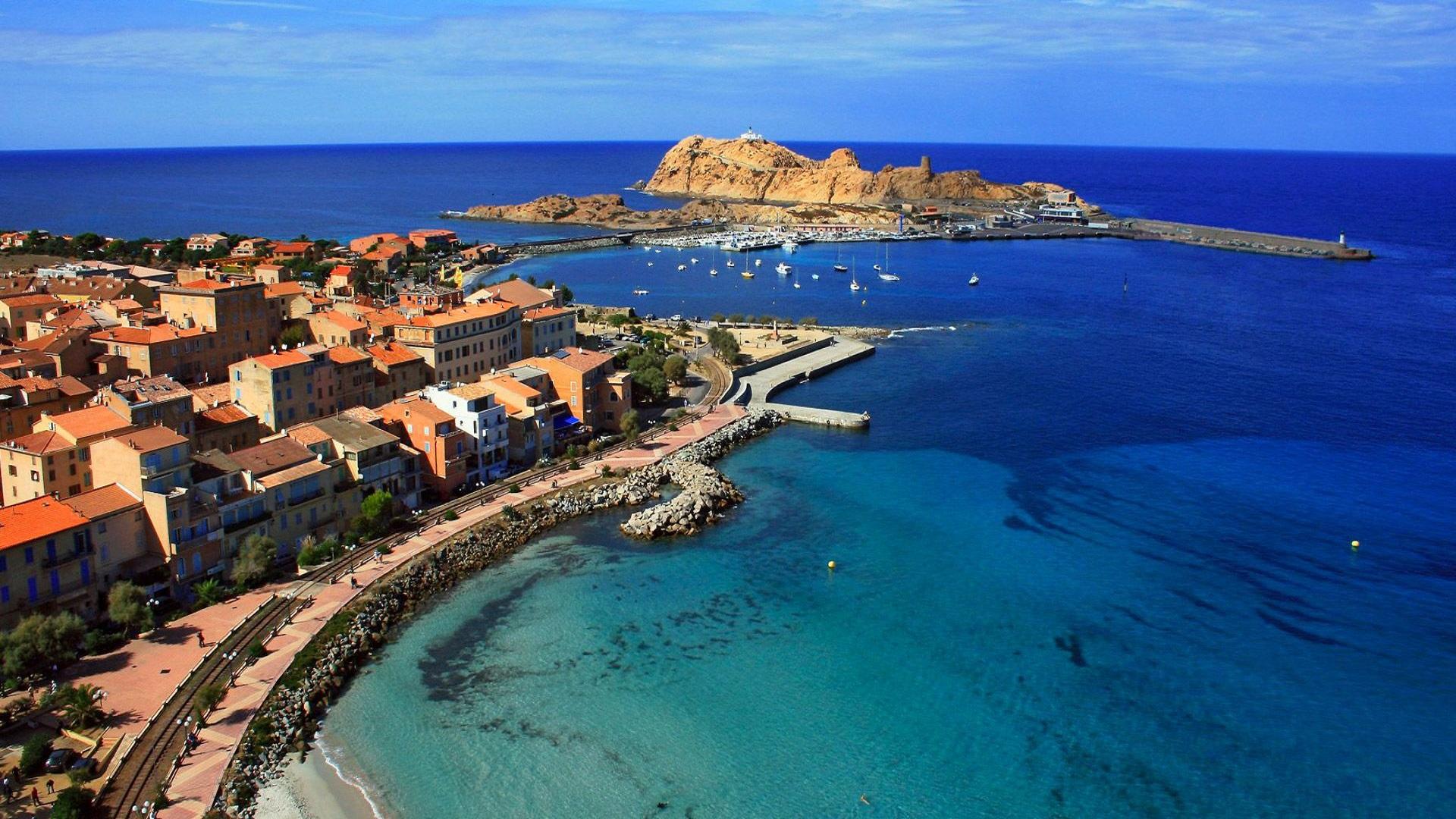 hotel-la-pietra corse-ile-rousse-baie-seminaires-de-caractere