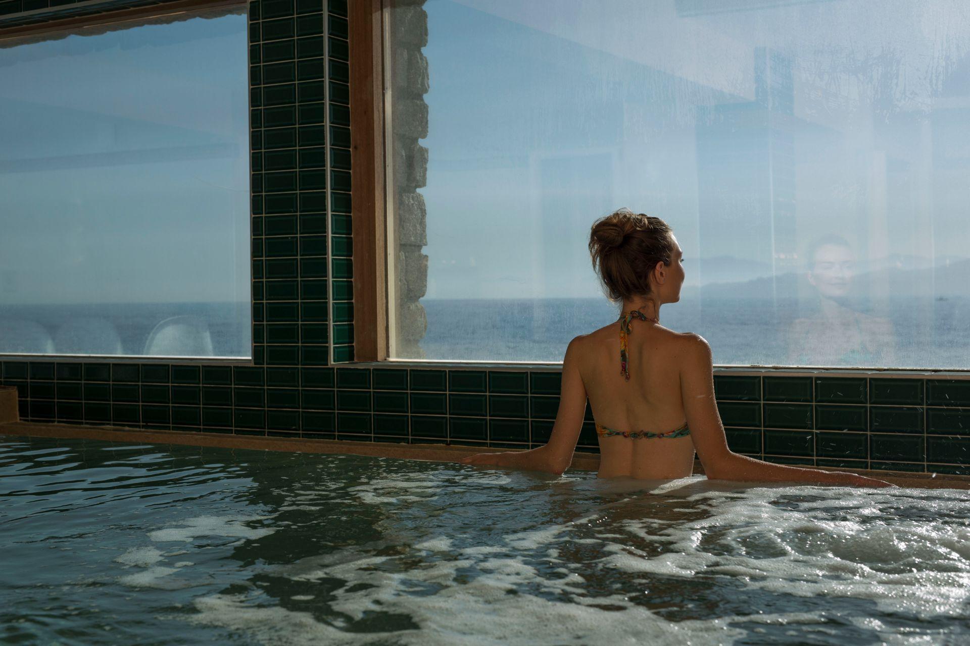 hotel-la-pietra corse-ile-rousse-piscine-seminaires-de-caractere