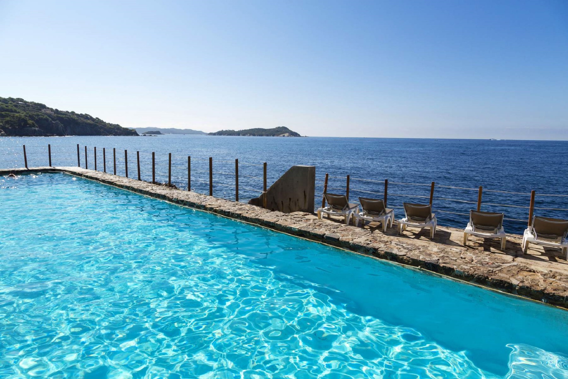 hotel-le-provencal-hyeres-toulon-piscine-sud-seminaires-de-caractere