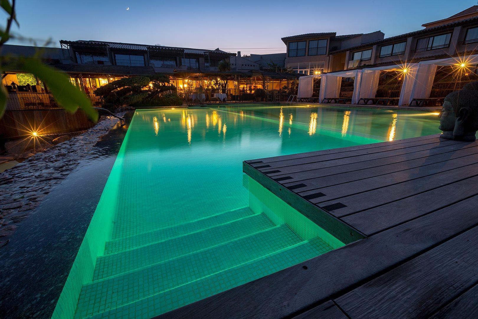 hotel-roi-theodore-et-spa-porto-vecchio-seminaires-de-caractere-piscine-de-nuit