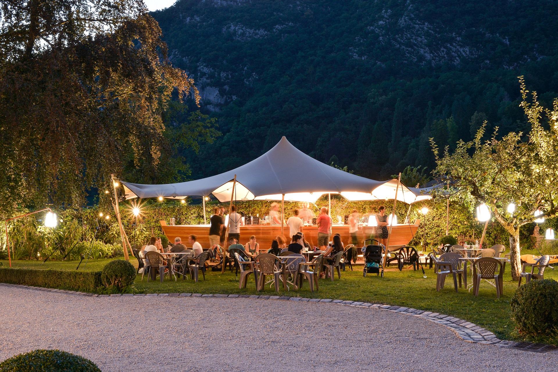 le-cottage-bise-lac-annecy-talloires-incentive-seminaires-de-caractere-boat-bar