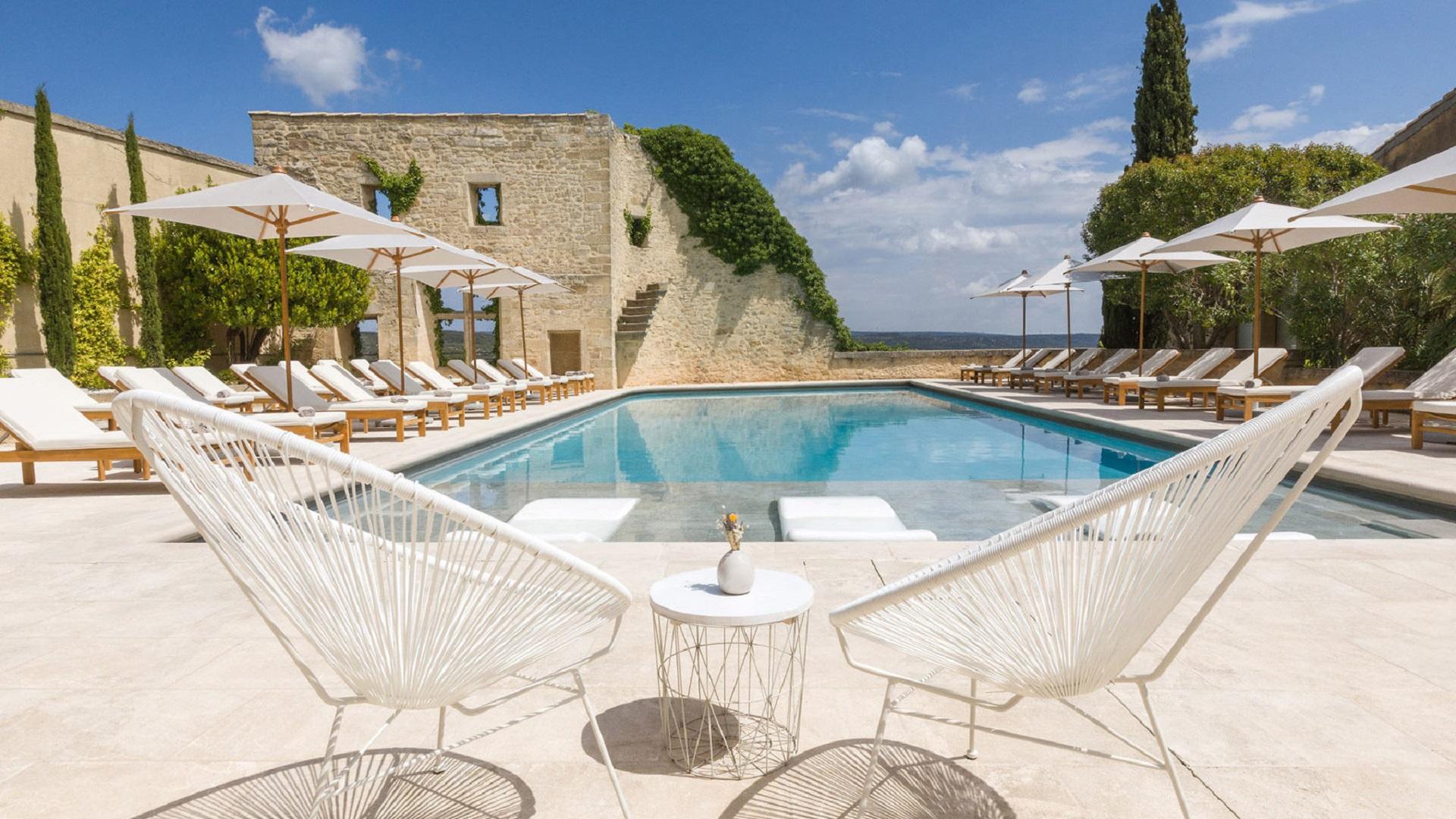 le-vieux-castillon-pont-du-gard-provence-piscine-seminaires-de-caractere