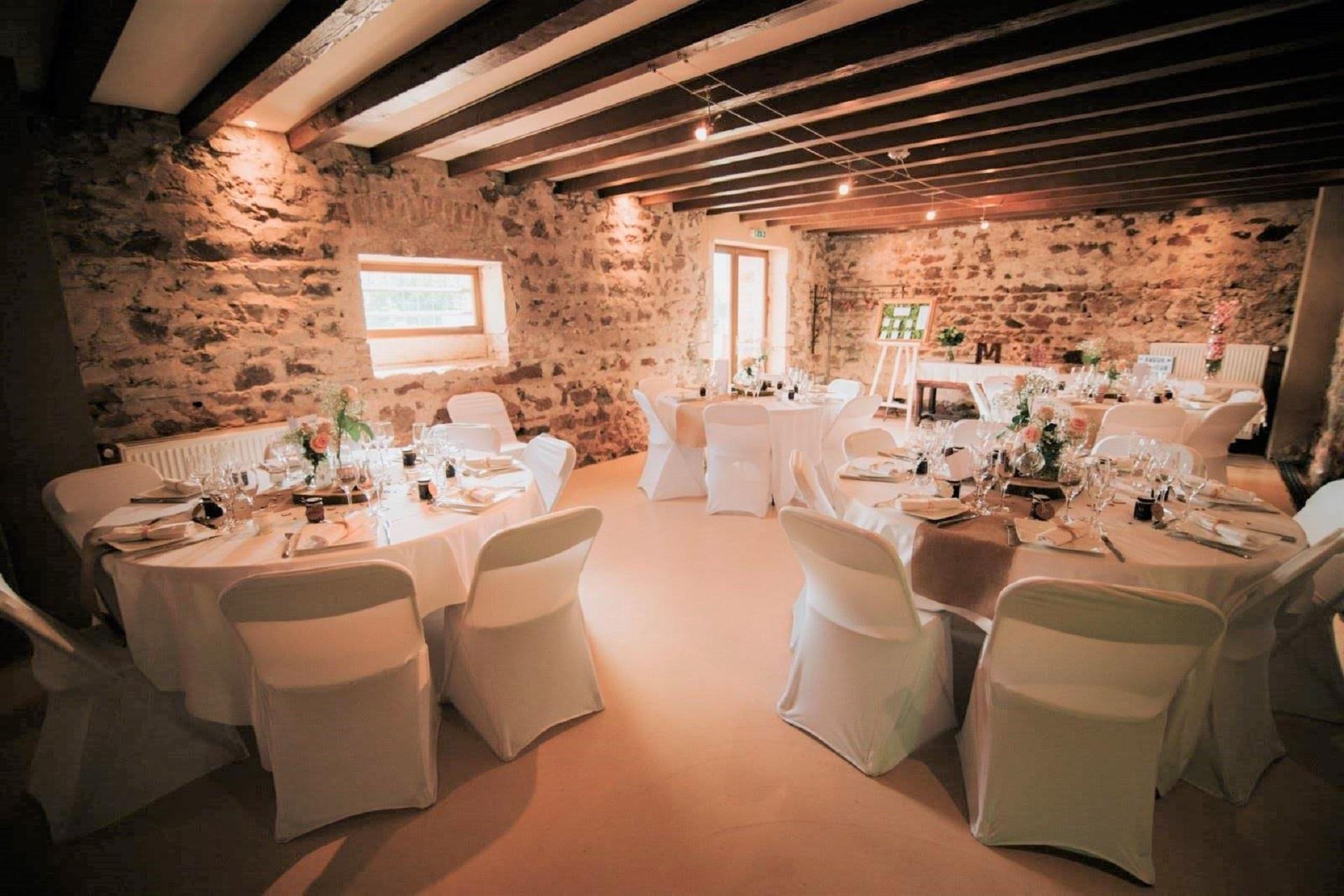 les-maisons-du-bonheur-fleurie-beaujolais-macon-lyon-banquet