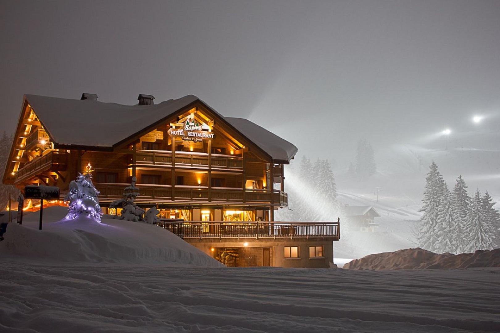 les-sapins-la-clusaz-annecy-ski-neige-by-night-seminaires-de-caractere