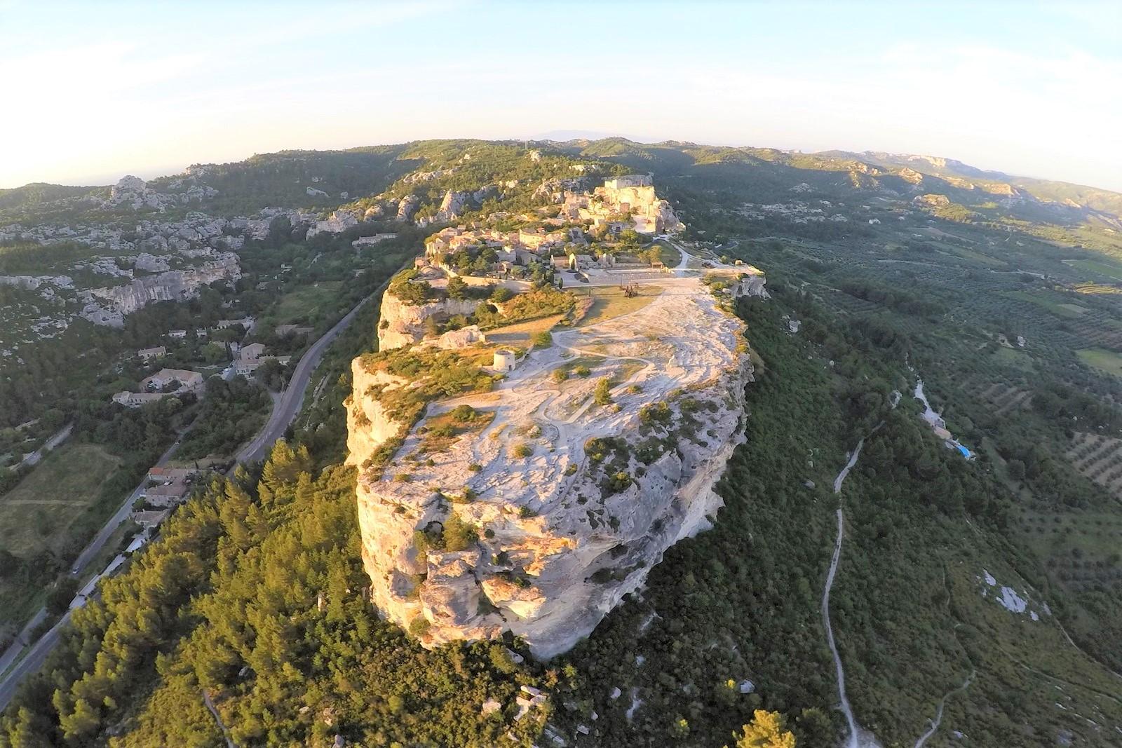 letoile-des-baux-iconic-house-baux-de-provence-alpilles-bouches-du-rhone-chateau-des-baux-seminaires-de-caractere