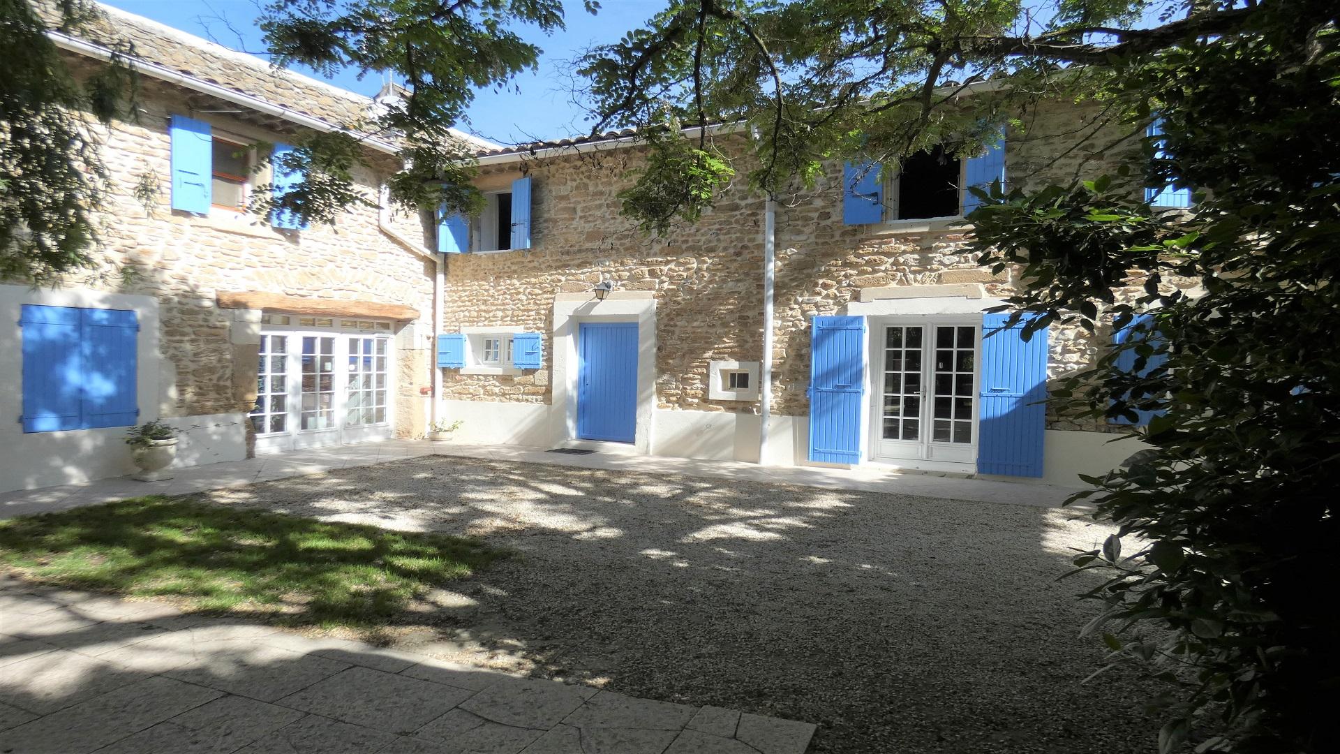 mas-du-sillot-grignan-vaucluse-drome-patio-seminaire-de-caractere