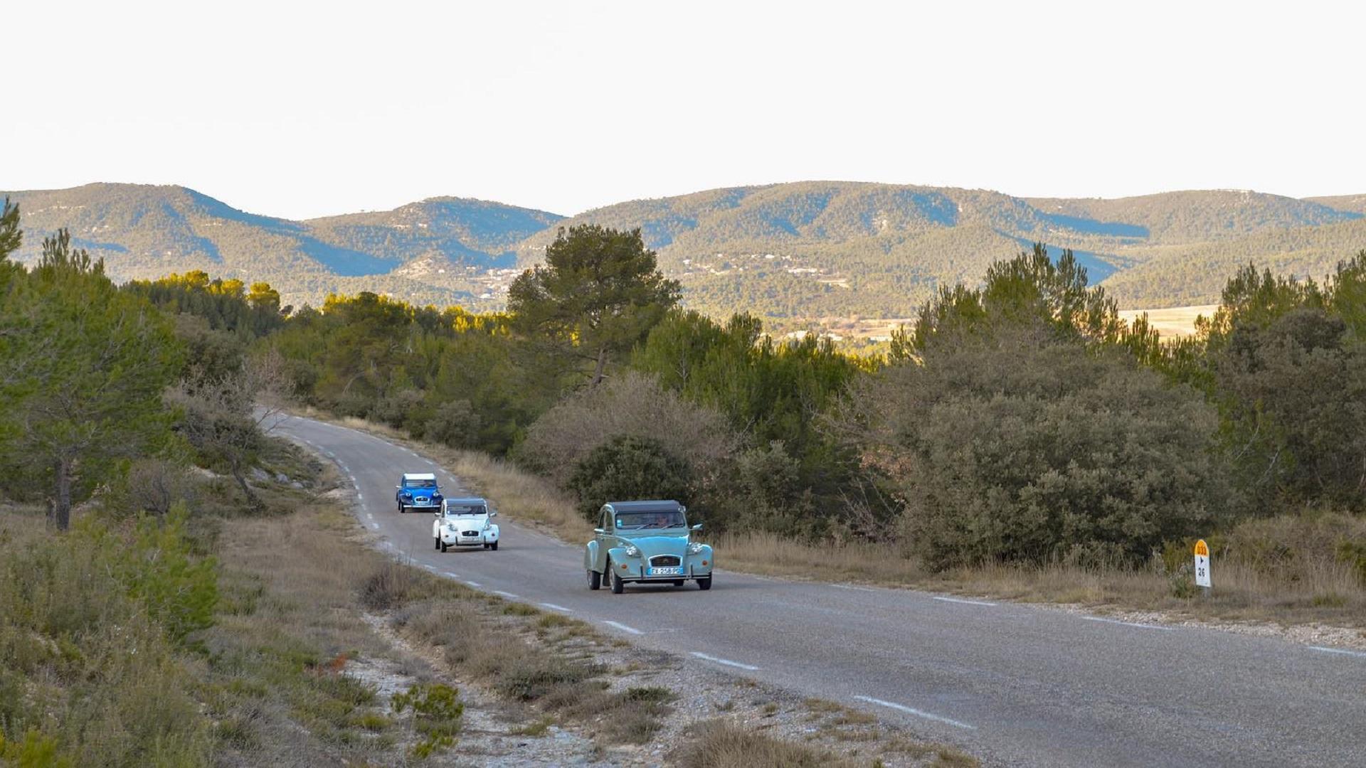 oh-my-deuche-incentive-provence-2cv-animations-sud-france-balade-seminaires-de-caractere