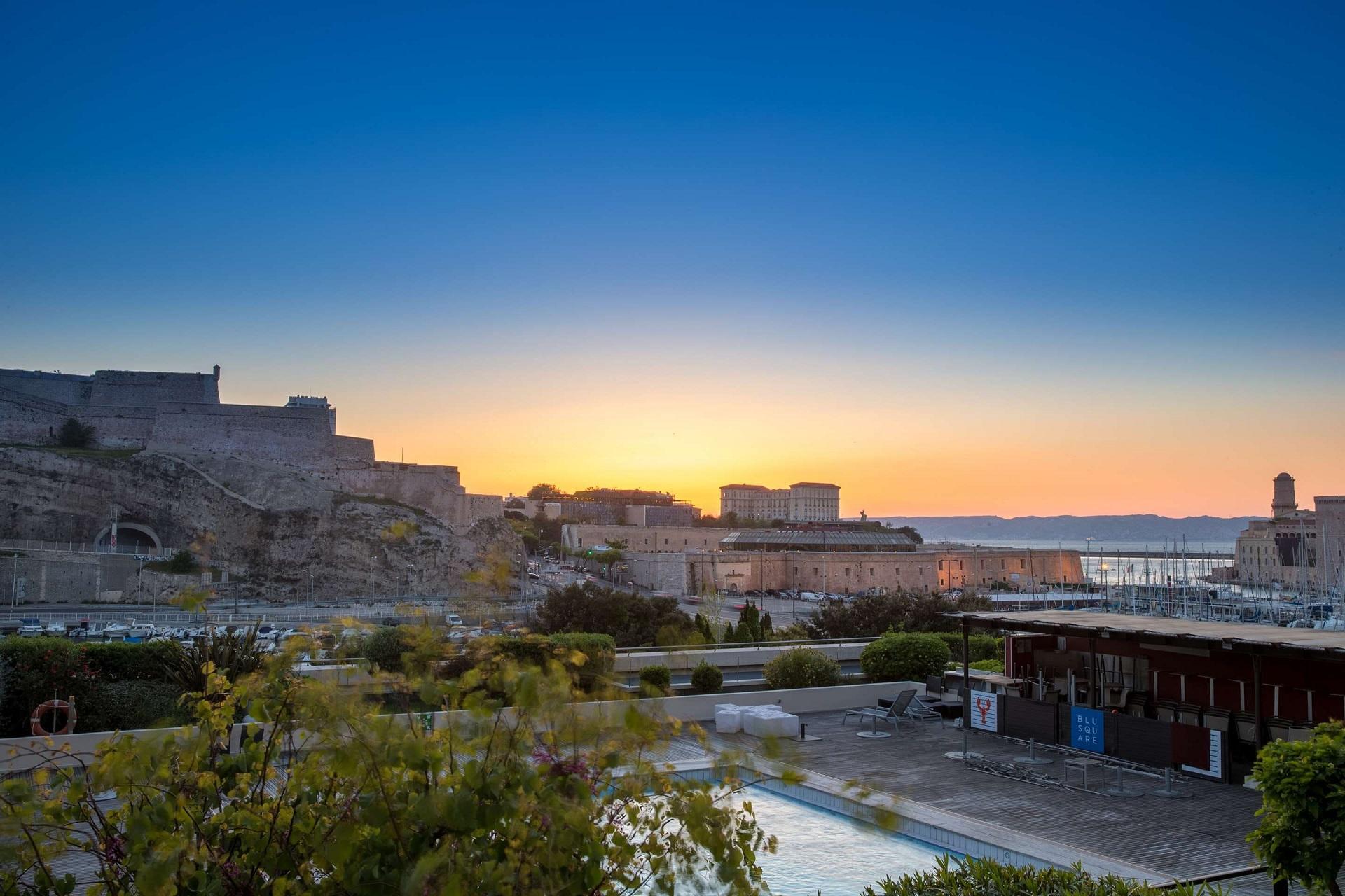 radisson-blu-marseille-vieux-port-paca-provence-sud-france-piscine-seminaires-de-caractere