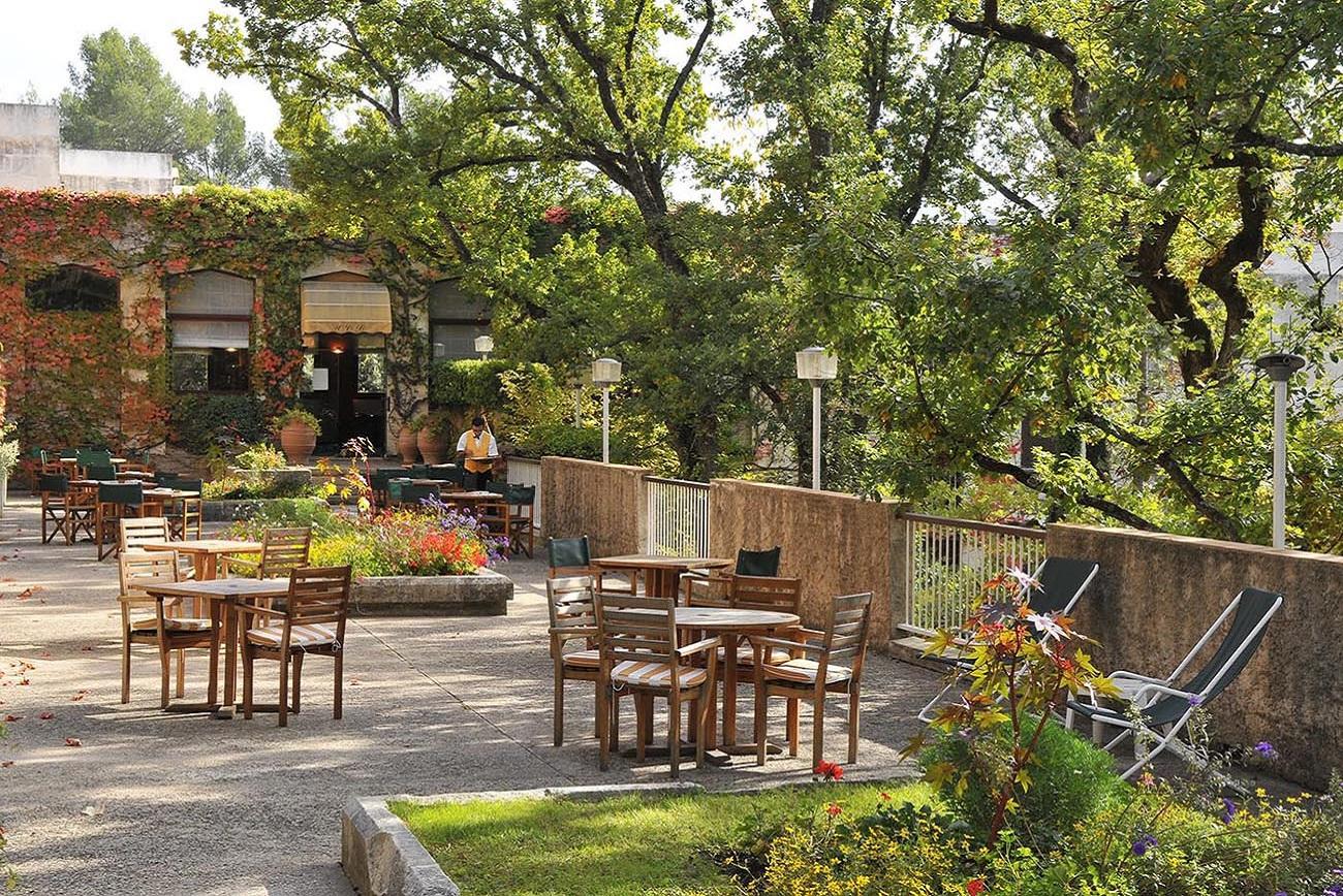 villa-borghese-hotel-greoux-les-bains-terrasse-04-seminaires-de-caractere