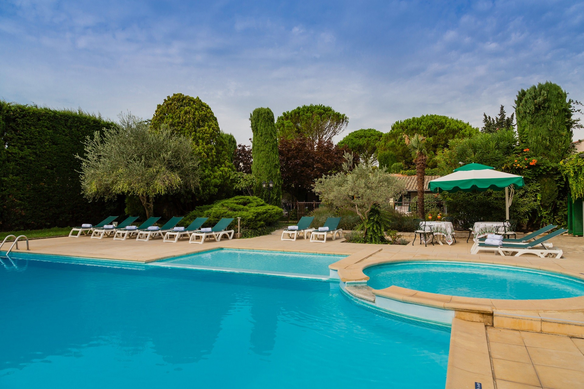 auberge-de-cassagne-avignon-provence-piscine-seminaires-de-caractere