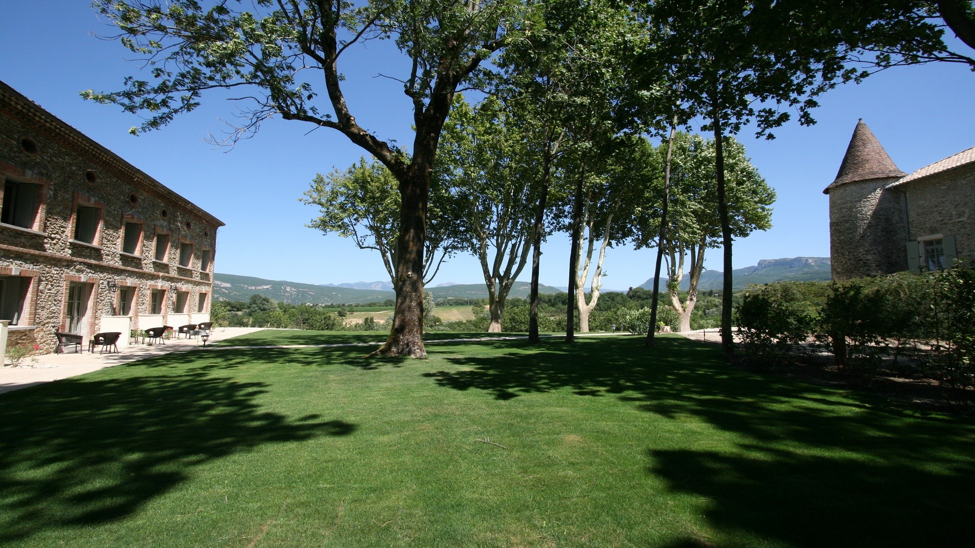 chateau-les-oliviers-de-salettes-drome-seminaires-de-caractere-parc