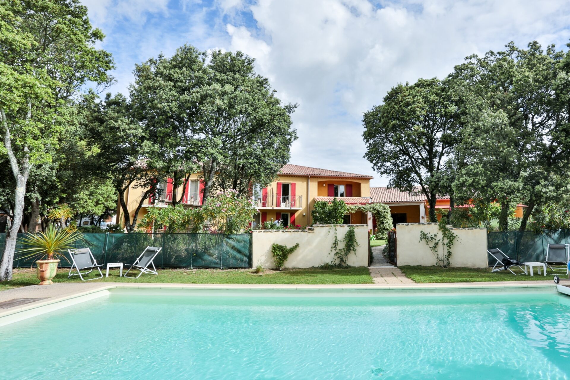 la-bastide-de-grignan-grignan-drome-provencale-seminaires-de-caractere-piscine