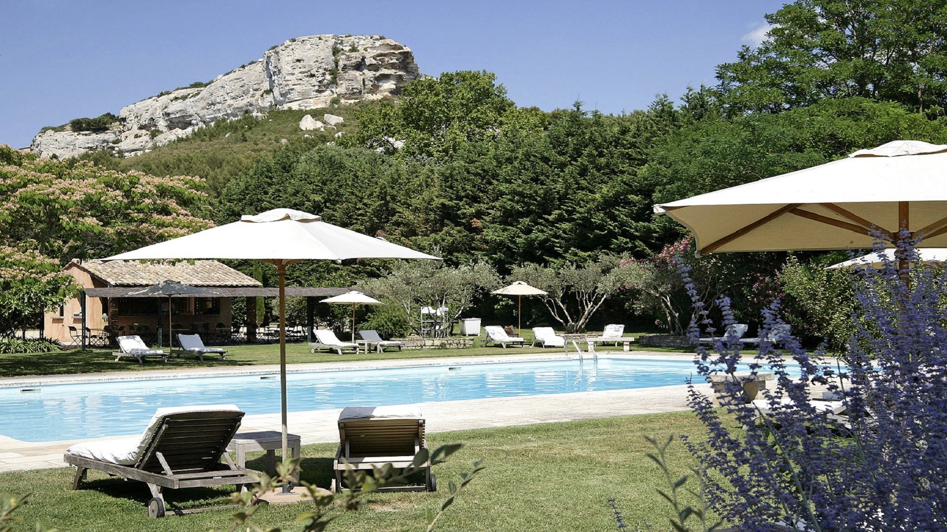 baumaniere-piscine-saint-remy-de-provence-avignon-carrieres-de-lumieres