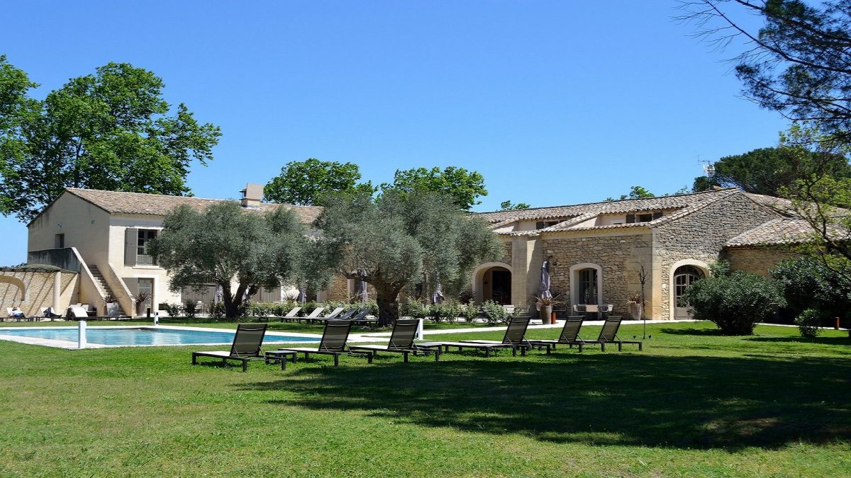 la-begude-saint-pierre-vers-pont-du-gard-avignon-provence-seminaires-de-caractere