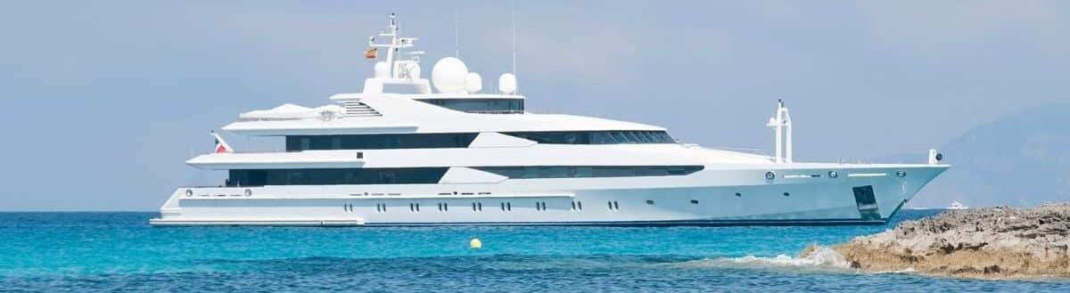 Louer-un-yacht-avec-Arthaud-Yachting-pour-acceder-aux-meilleurs-spots-de-la-cote-dAzur-1200×675