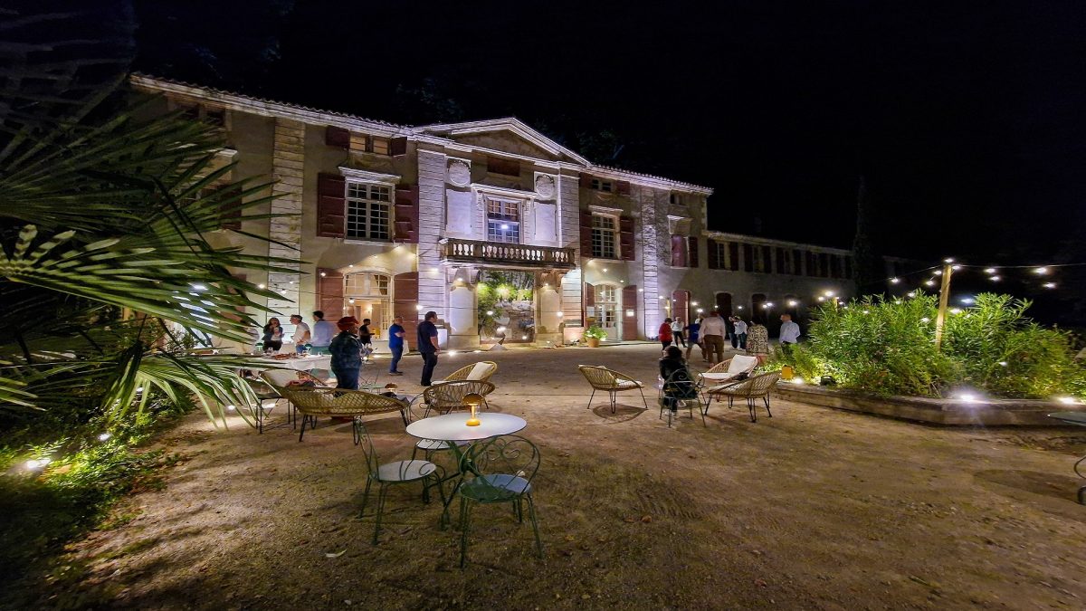 chateau-de-roussan-saint-remy-de-provence-alpilles-nuit-seminaires-de-caractere