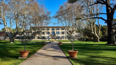 domaine-de-fontenille-luberon-provence-facade-seminaires-de-caractere