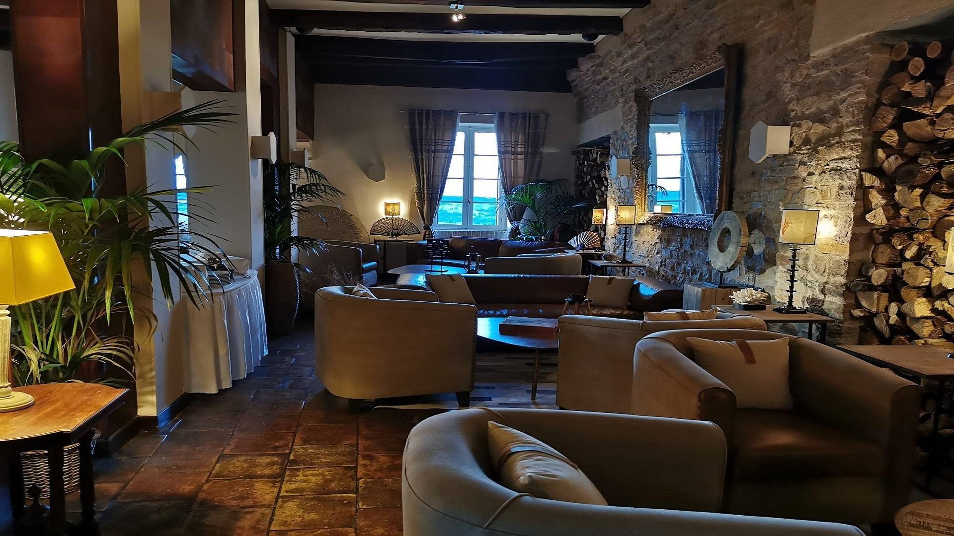 hostellerie-du-vieux-cordes-cordes-sur-ciel-occitanie-tarn-lobby