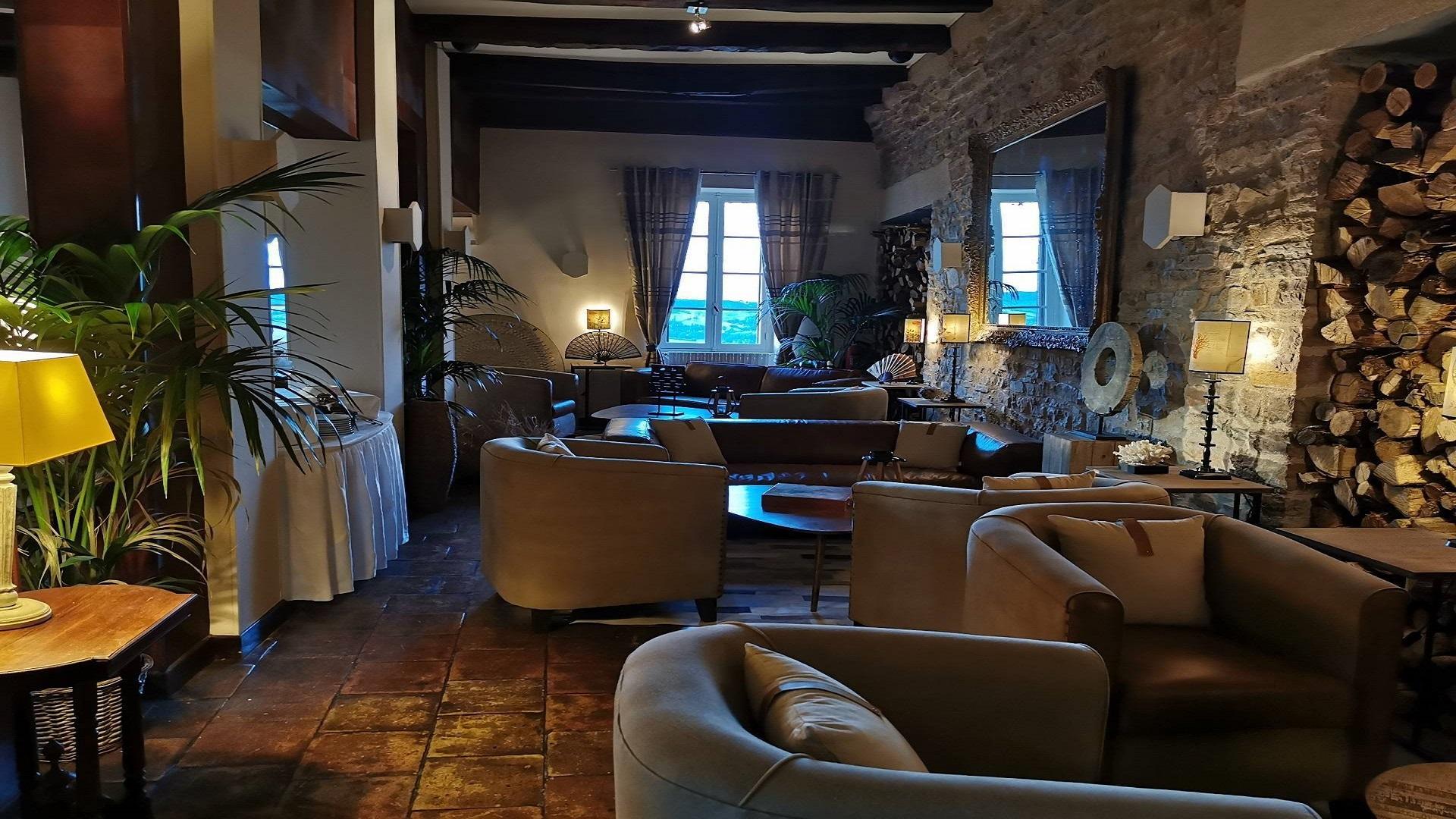 hostellerie-du-vieux-cordes-cordes-sur-ciel-occitanie-tarn-lobby